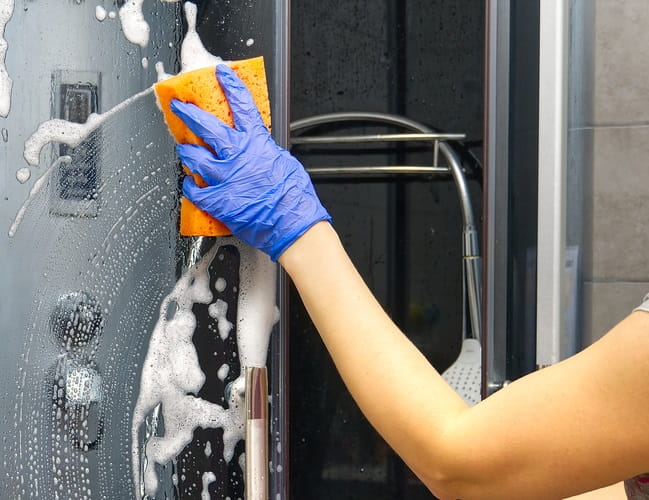 Duschkabine reinigen - Glasdusche, Glasduschwand reinigen und Kalk entfernen