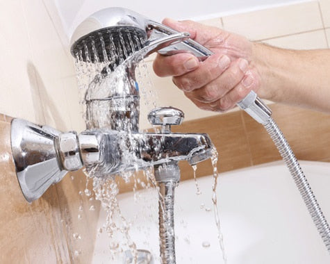 Kalk Glasdusche entfernen: Strahlend sauber ohne Rückstände () Kalk Glasdusche entfernen: Strahlend sauber ohne Rückstände